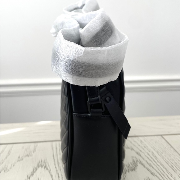 ❌❌SOLD❌❌ New Saint Laurent Lou Camera Bag Black - Picture 7 of 10